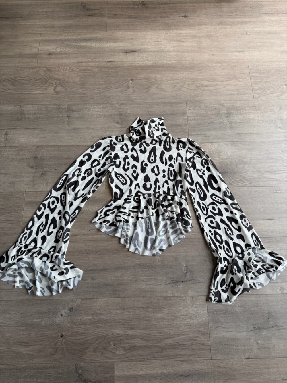 AFRM Pru Mesh High-Low Crop Top - Stark Leopard - size XS
